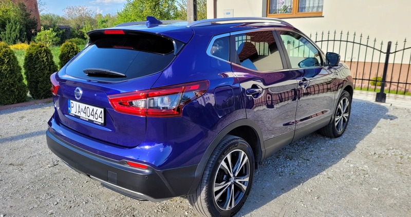 Nissan Qashqai cena 77900 przebieg: 104000, rok produkcji 2018 z Jarocin małe 137